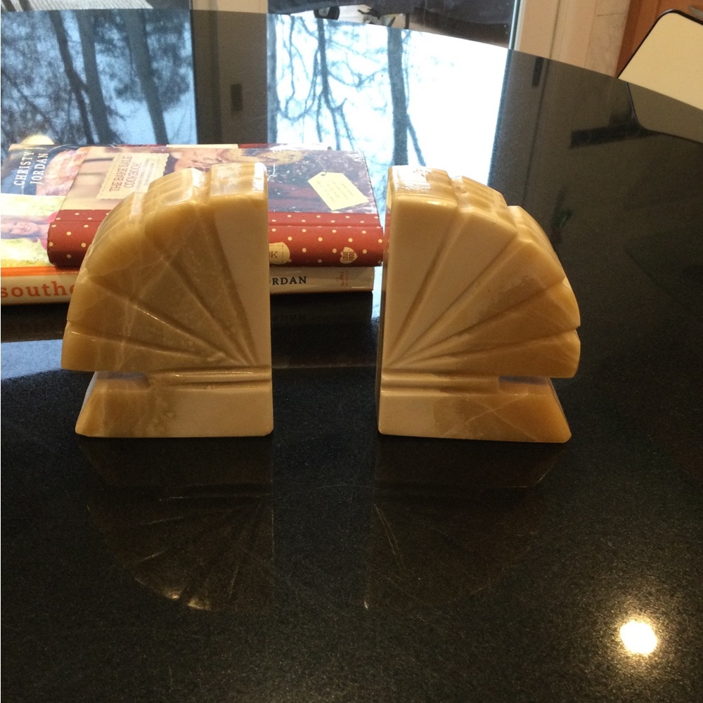 Onyx Shell Bookends - Picture 1 of 7